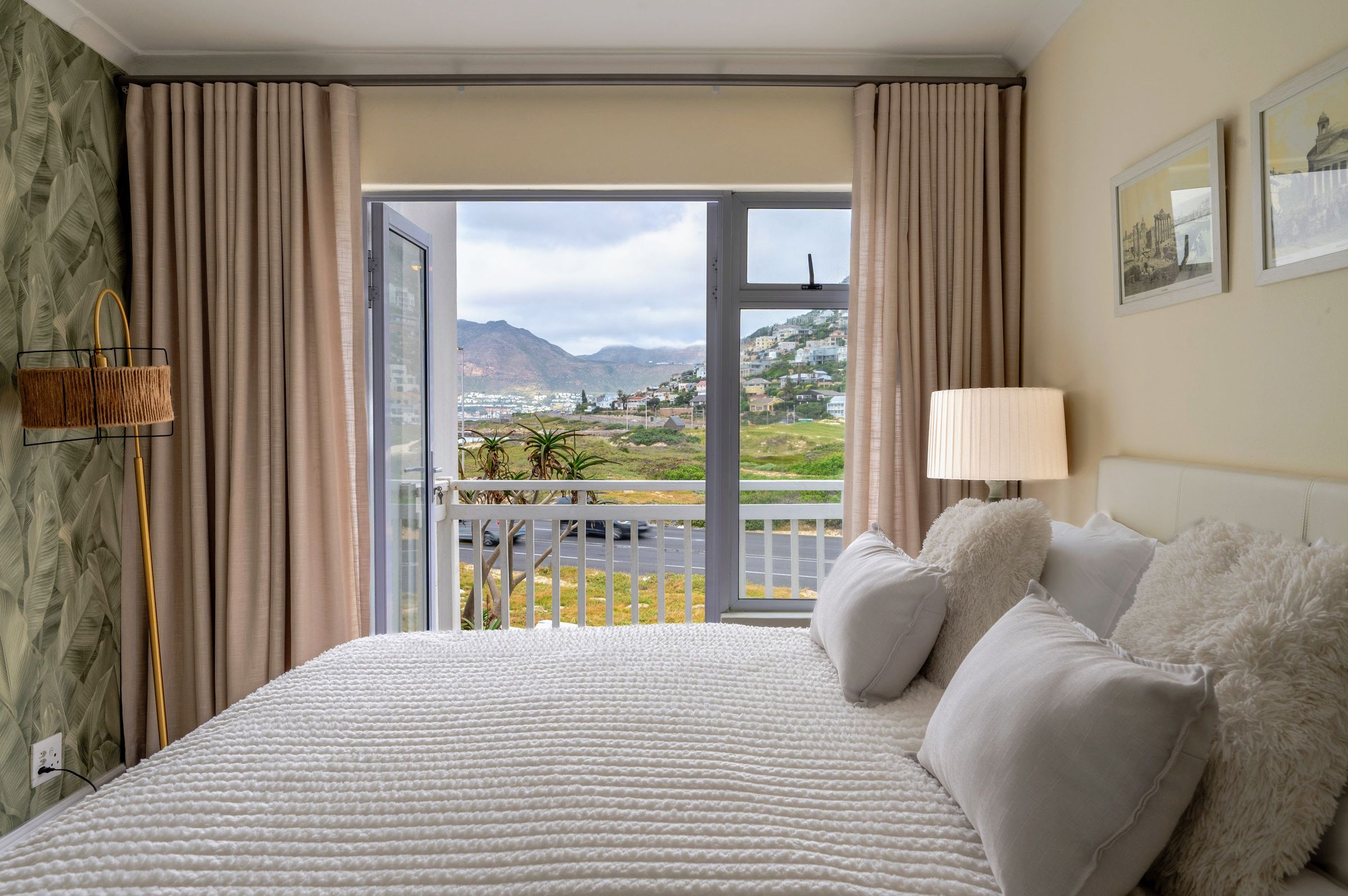 The bay from the main bedroom