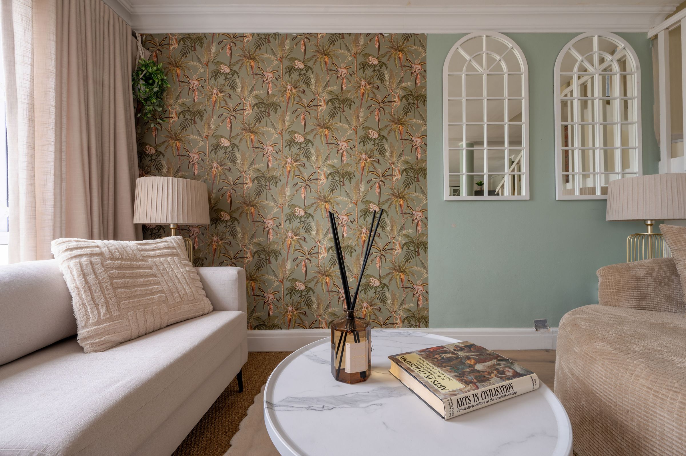 The lounge and its wallpaper